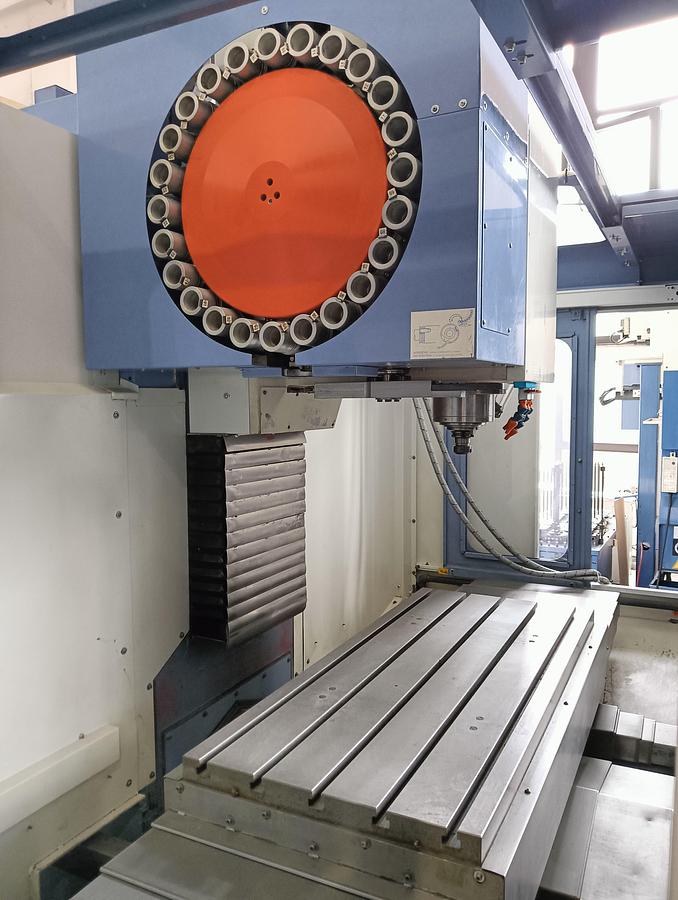 D'occasion Centre vertical FAMUP 2002, modèle MCL 120E