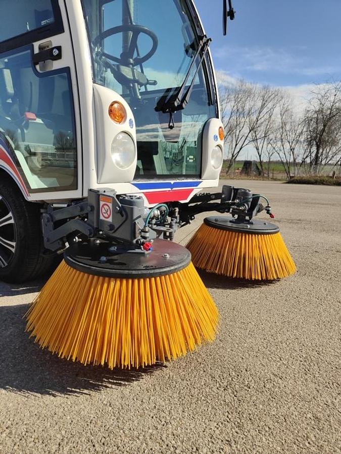 Refurbished A RECONDITIONED ROAD SWEEPING MACHINE ASPIRATOR