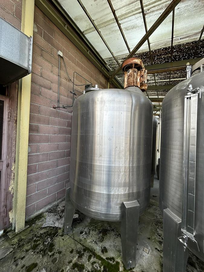 Used Bertuzzi Stainless Steel Tanks with Agitator – Complete Lot for Sale