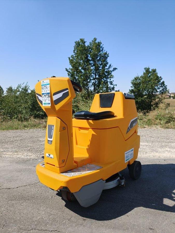 Refurbished 2024 INDUSTRIAL FLOOR CLEANER CORAL 50 REVISED