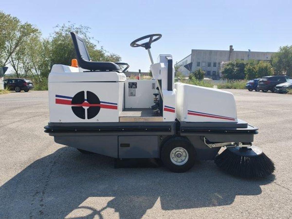 Refurbished 2022 REVISIONED INDUSTRIAL SWEEPER DULEVO 1300 EH NEXYS