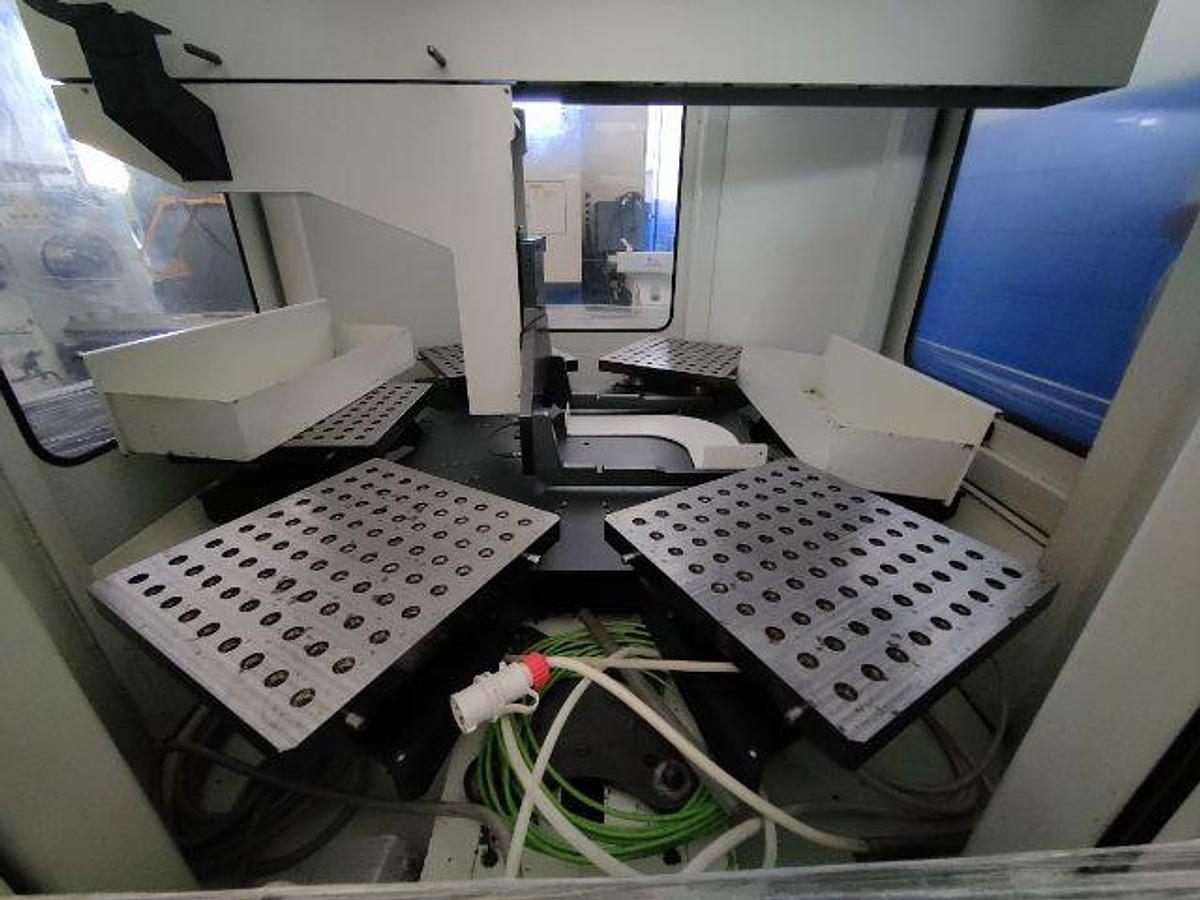 Used DOOSAN VERTICAL CENTER Mod. VC 630/5AX