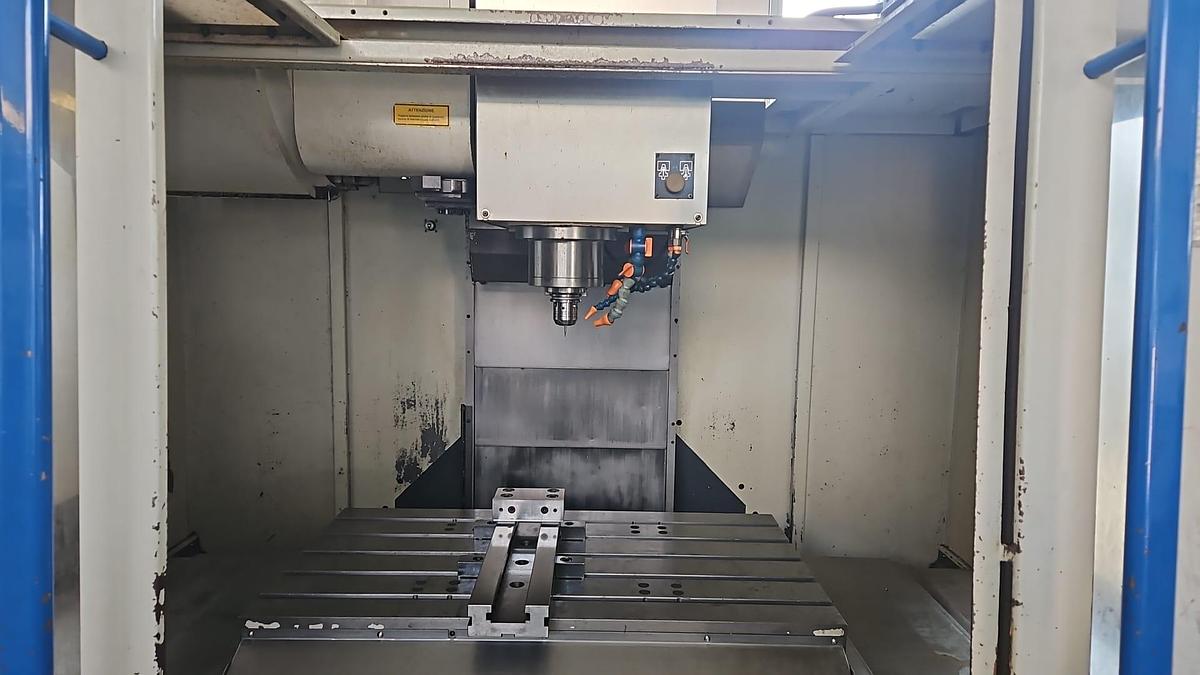 Usato 2004 CENTRO VERTICALE MIKRON mod.VCE 800 W PRO
