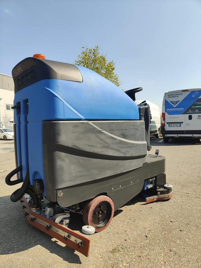 Refurbished 2022 FLOOR SCRUBBER REVISED DULEVO BOOST 300.10
