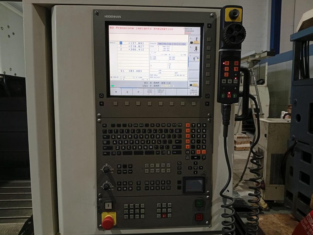 D'occasion CENTRE D'USINAGE PREMIER MOD. MCV1100 (2008)