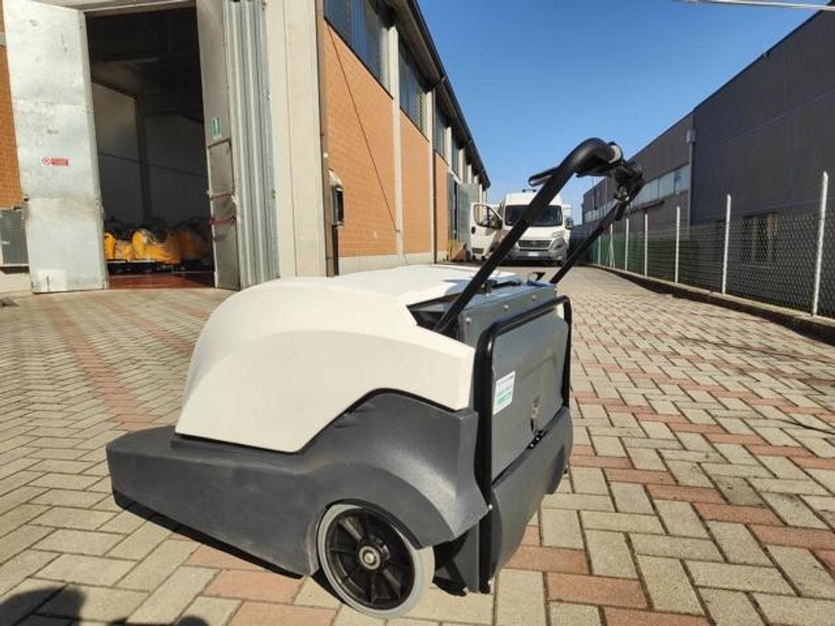 Refurbished 2017 DULEVO 74 WAVE SWEEPER REVISED