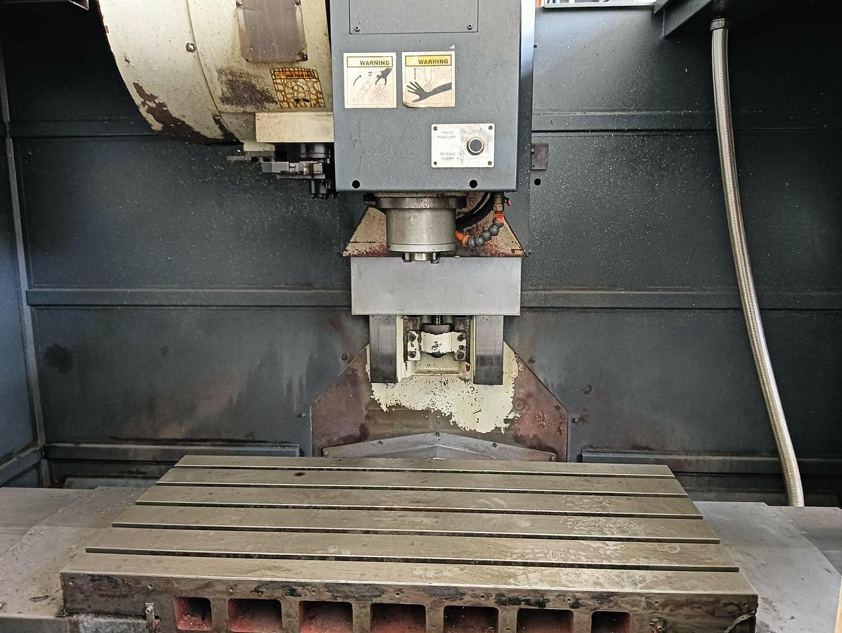 D'occasion CENTRE D'USINAGE VERTICAL WIKER VMC-1050