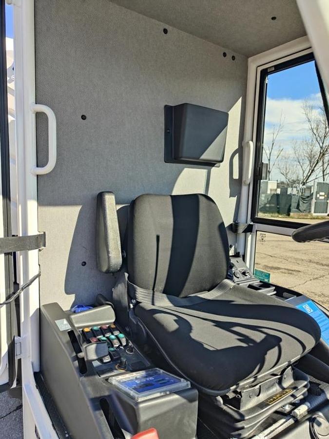 Refurbished A RECONDITIONED ROAD SWEEPING MACHINE ASPIRATOR