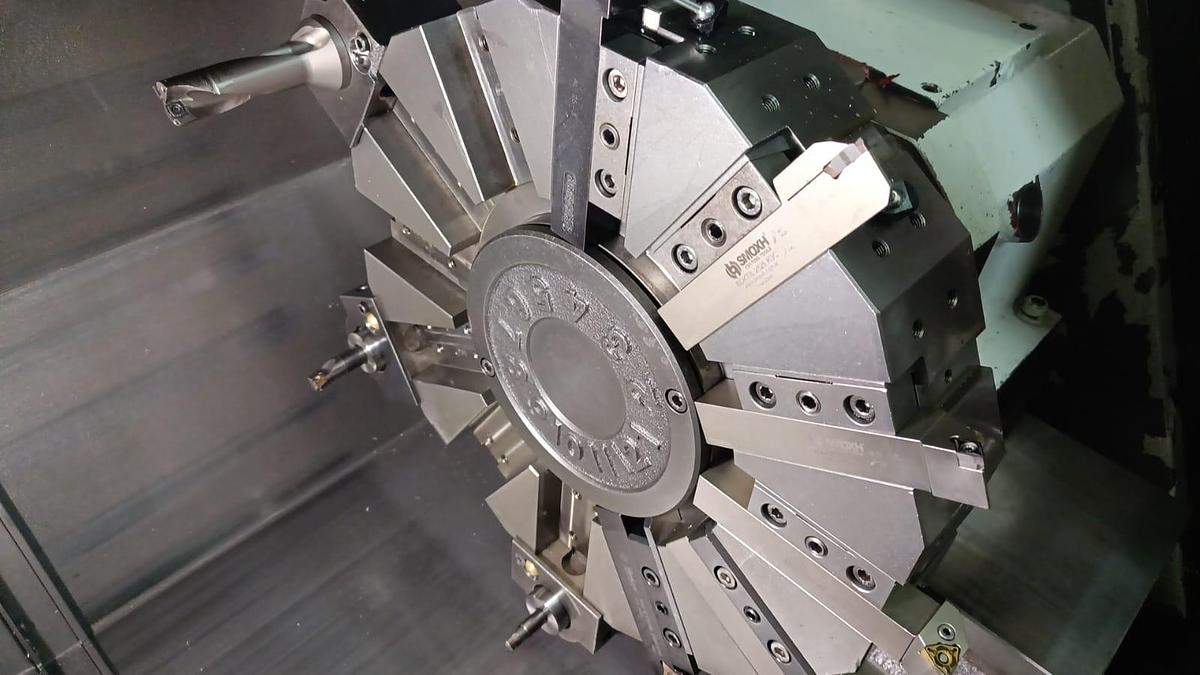 Used 2001 HWACHEON lathe mod.HI-TECH 200 A