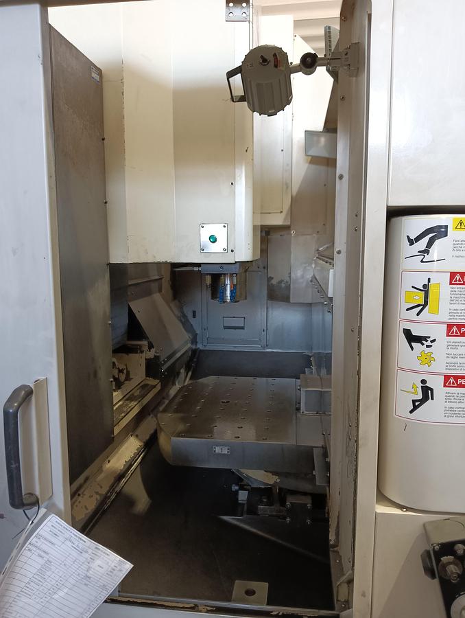 D'occasion Centre d'usinage vertical DAEWOO ACE-VC 500 ROTOPALLET 2000