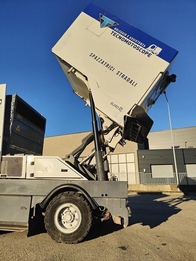 Refurbished REVISED ROAD SWEEPER DULEVO 3000 EU6