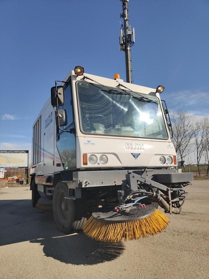 Refurbished REVIVED ROAD SWEEPER DULEVO 5000
