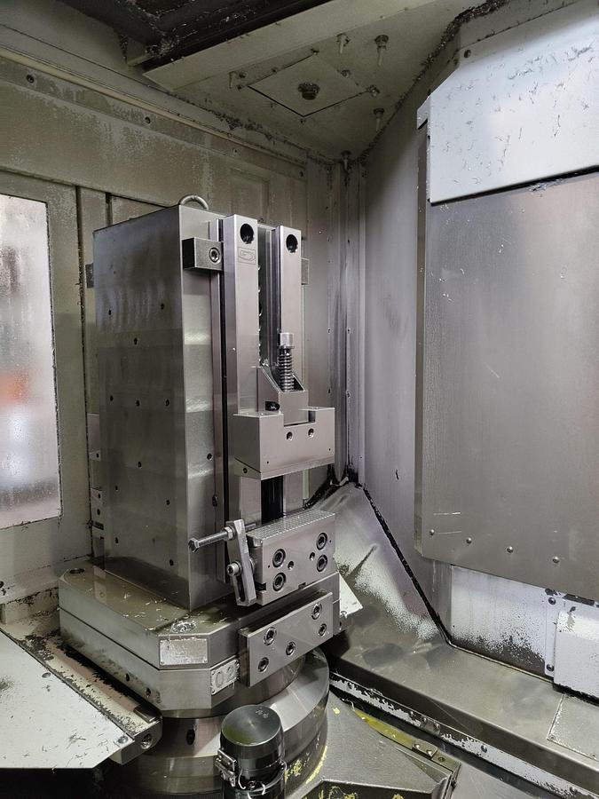 Used 2010 Mori Seiki NH4000 DCG Horizontal Machining Center with Pallet Changer