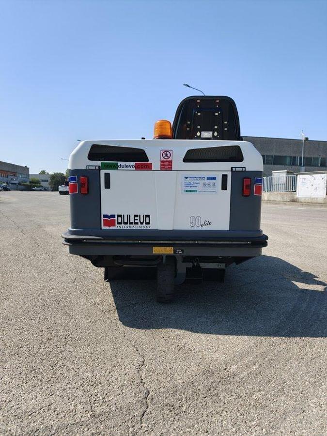 Refurbished REFURBISHED INDUSTRIAL SWEEPER DULEVO 90 DK