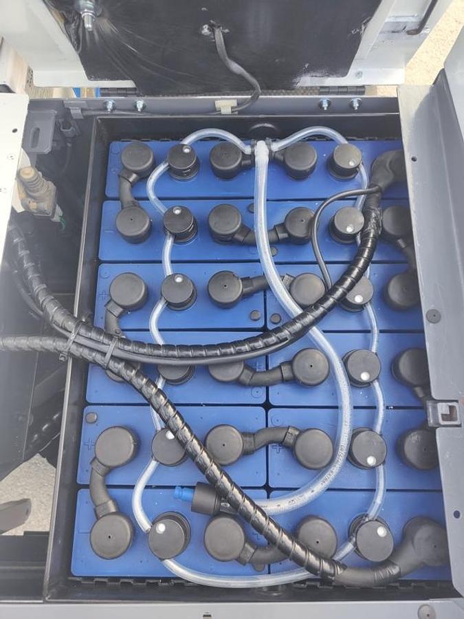 Used INDUSTRIAL FLOOR SCRUBBER DULEVO 120 EH ELECTRIC