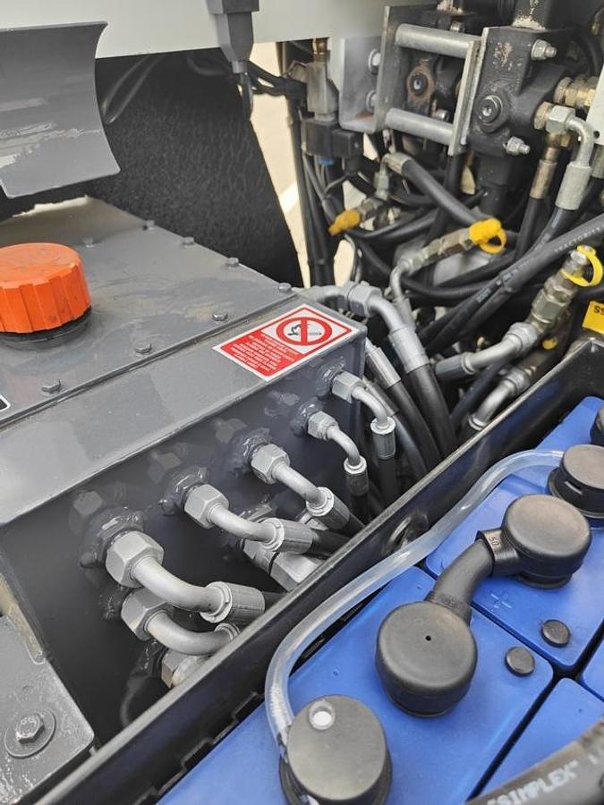 Used INDUSTRIAL FLOOR SCRUBBER DULEVO 120 EH ELECTRIC