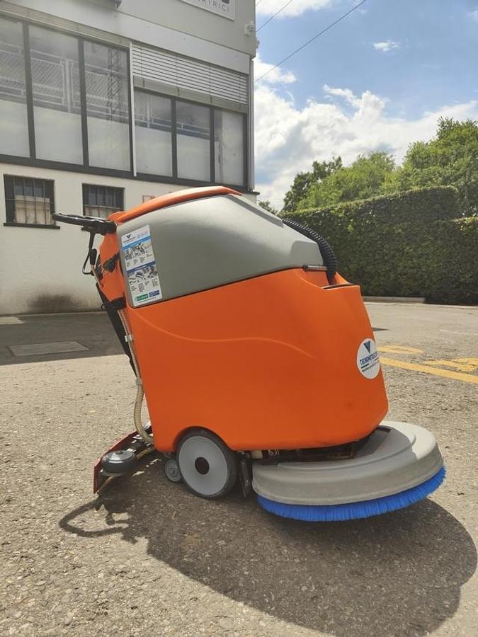 Refurbished 2022 FLOOR CLEANER REVAMPED I20 B NEW