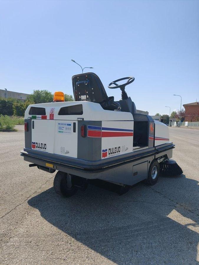 Refurbished REFURBISHED INDUSTRIAL SWEEPER DULEVO 90 DK
