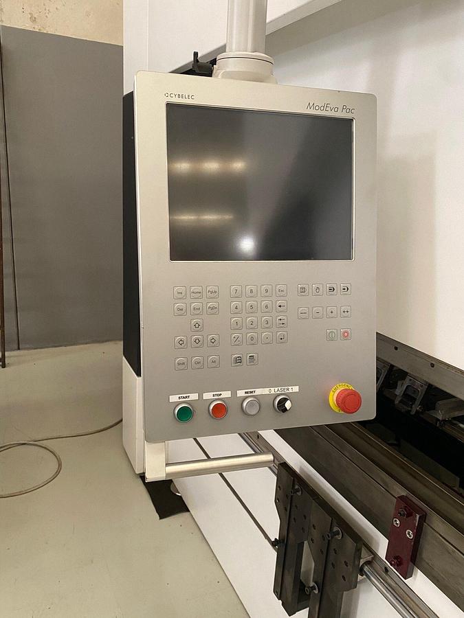 Used MARLA HYDRAULIC PRESS BRAKE MOD.MR-V30-135