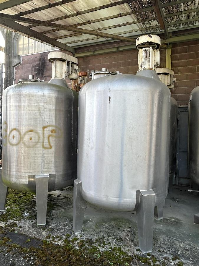 Used Bertuzzi Stainless Steel Tanks with Agitator – Complete Lot for Sale