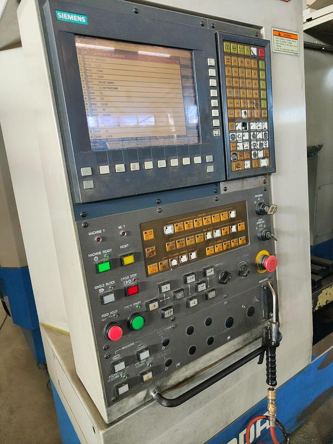 D'occasion CENTRE D'USINAGE VERTICAL ROTOPALLET HYUNDAI SPT-V550D