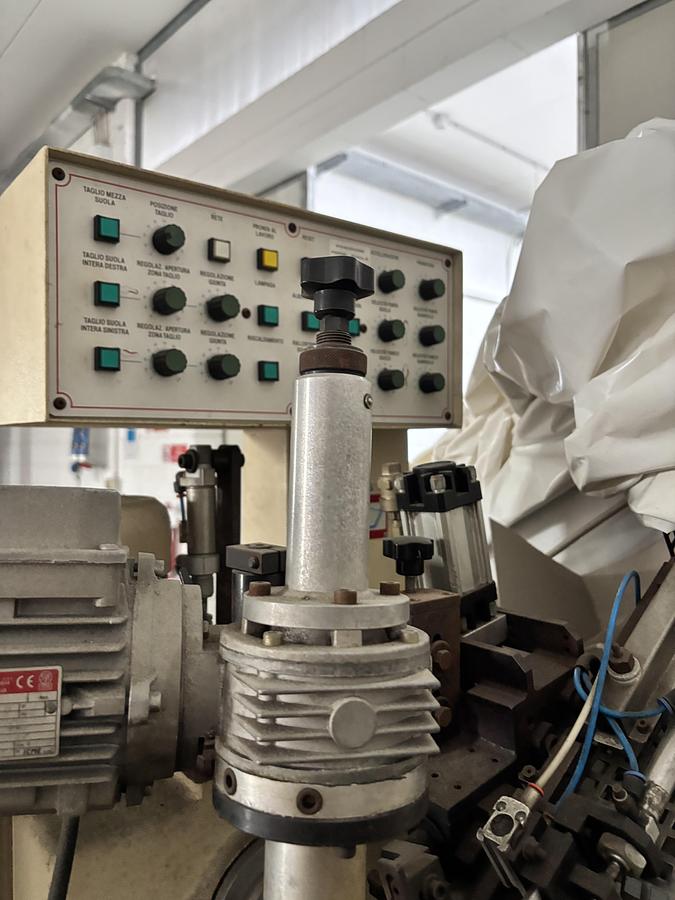 Used 1995 Benazzato AG 3T VARIO-AUT - Automatic Milling/Routing Machine