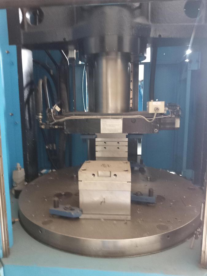 Used ENGEL ES 200H/50V SOTR Vertical Injection Molding Machine with Rotary Table 