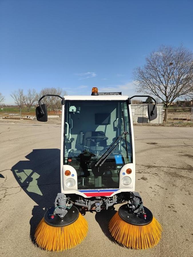 Refurbished A RECONDITIONED ROAD SWEEPING MACHINE ASPIRATOR