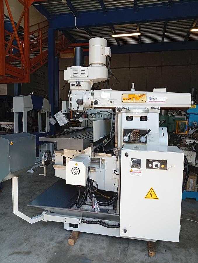 Used YEONG MILLING MACHINE mod.YCM-V85