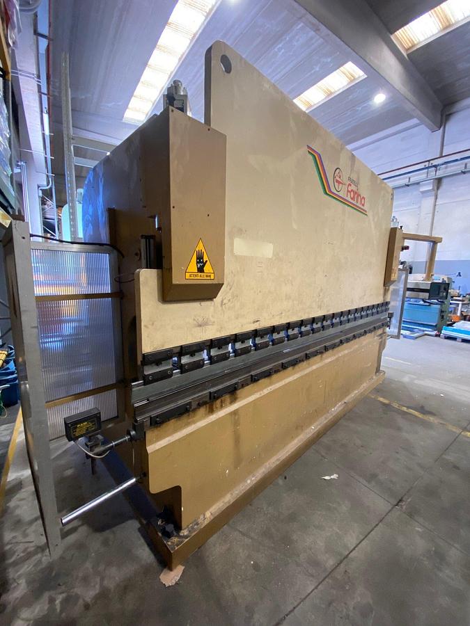 Used HYDRAULIC PRESS BRAKE BRAND FARINA MOD.PFO-PS-N 110-40