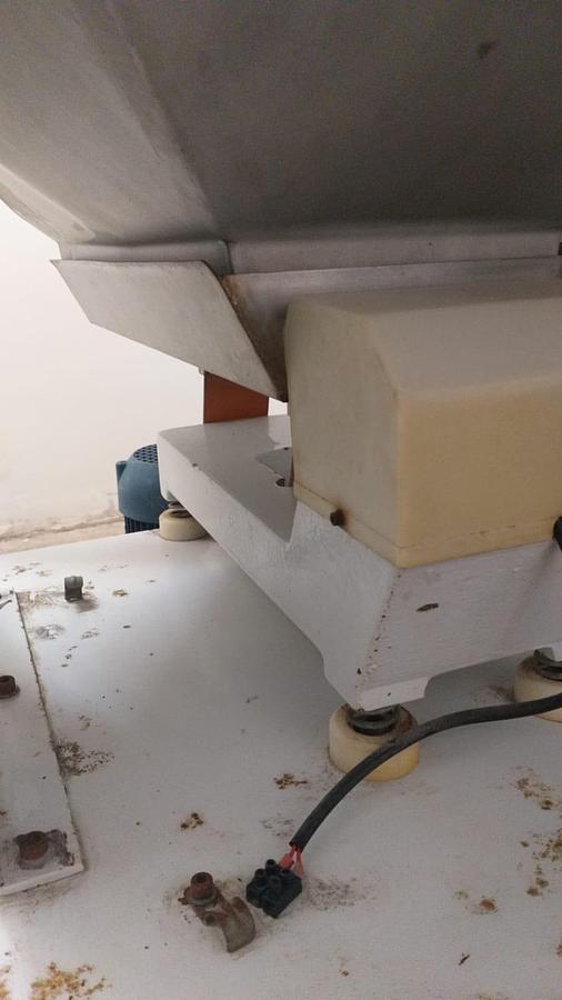 Used Simionato Vibrating Loading Tub / Vibro-Sieve Feed Hopper