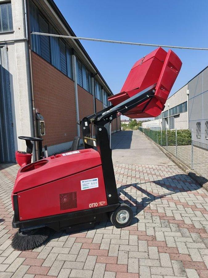 Refurbished REMANUFACTURED INDUSTRIAL SWEEPER RCM e TOP 36V