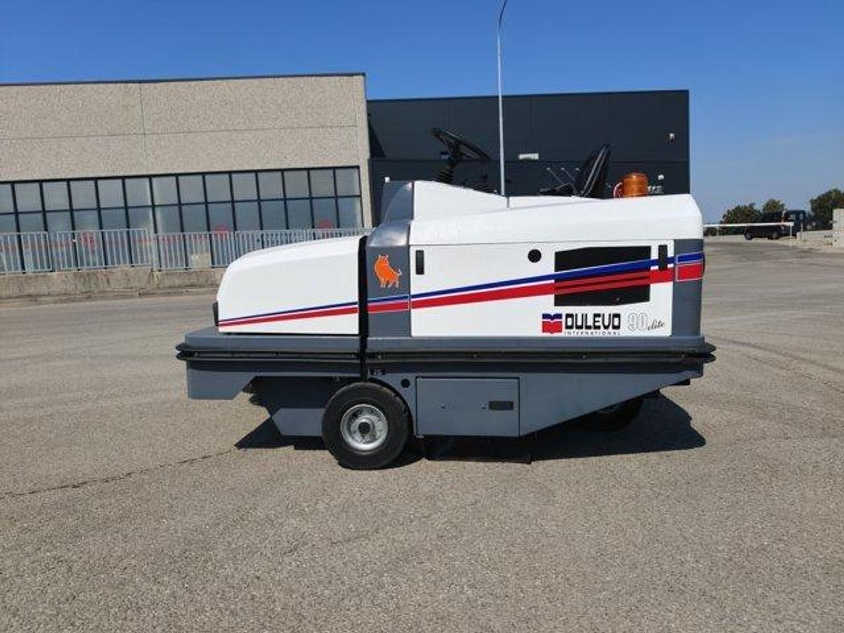 Refurbished REFURBISHED INDUSTRIAL SWEEPER DULEVO 90 DK