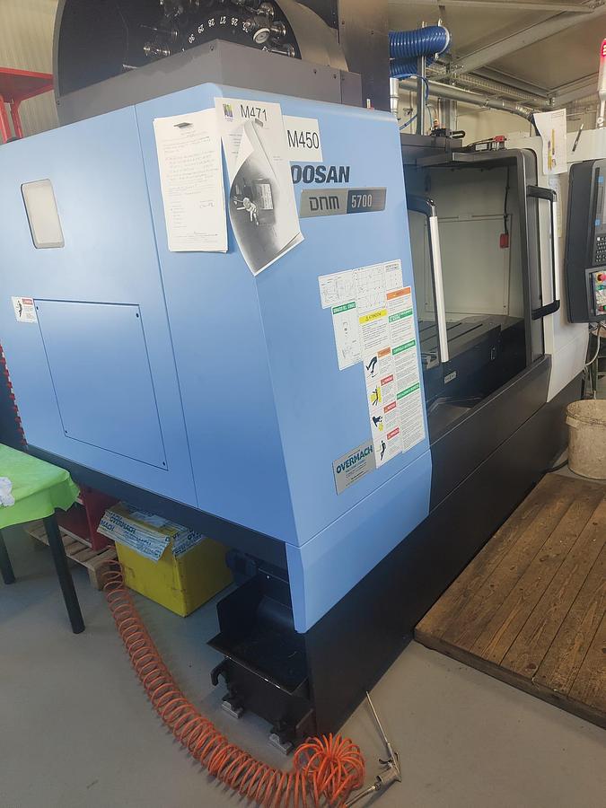 D'occasion Centre vertical DOOSAN 2022, modèle DNM5700