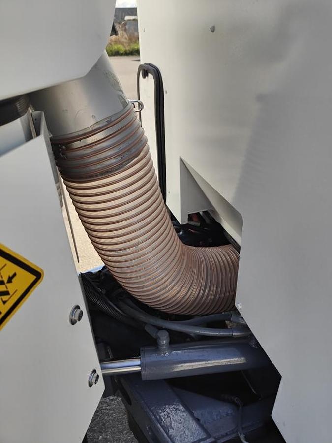 Refurbished A RECONDITIONED ROAD SWEEPING MACHINE ASPIRATOR