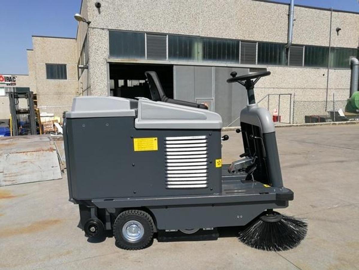 Used 2024 INDUSTRIAL HAND-HELD SWEEPERS ON BOARD WOMAN PERLA 70E – SEMI-NEW