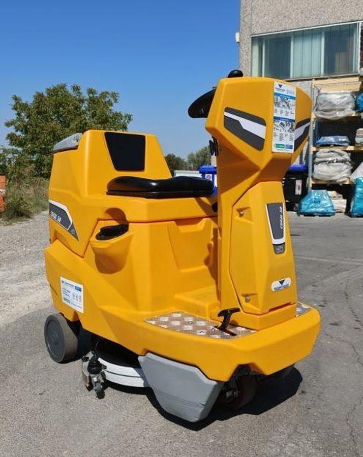 Refurbished 2024 INDUSTRIAL FLOOR CLEANER CORAL 50 REVISED
