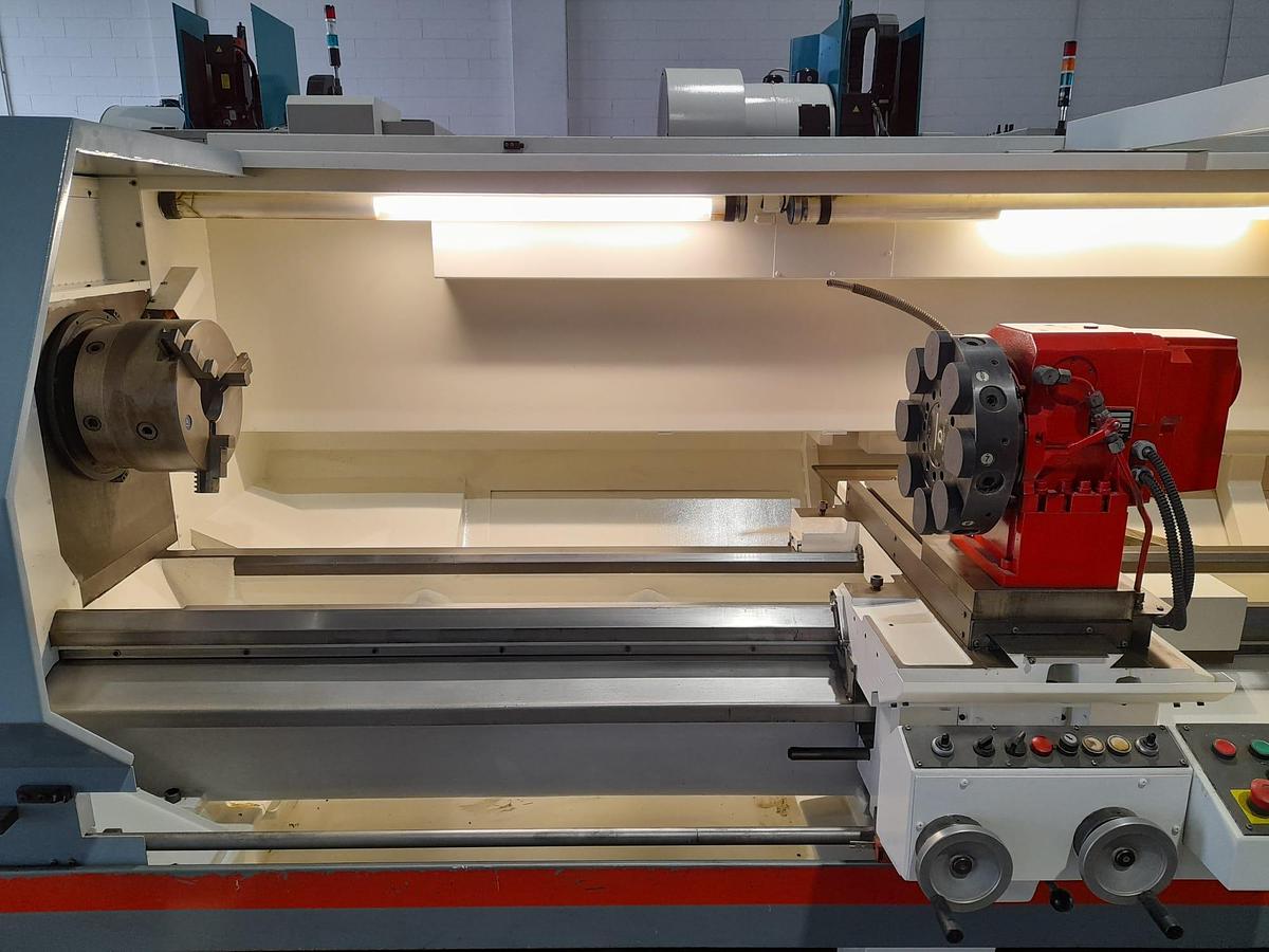 Usato 2002 TORNIO AD AUTOAPPRENDIMENTO E CNC  KOVOSVIT-MAS mod.MT70
