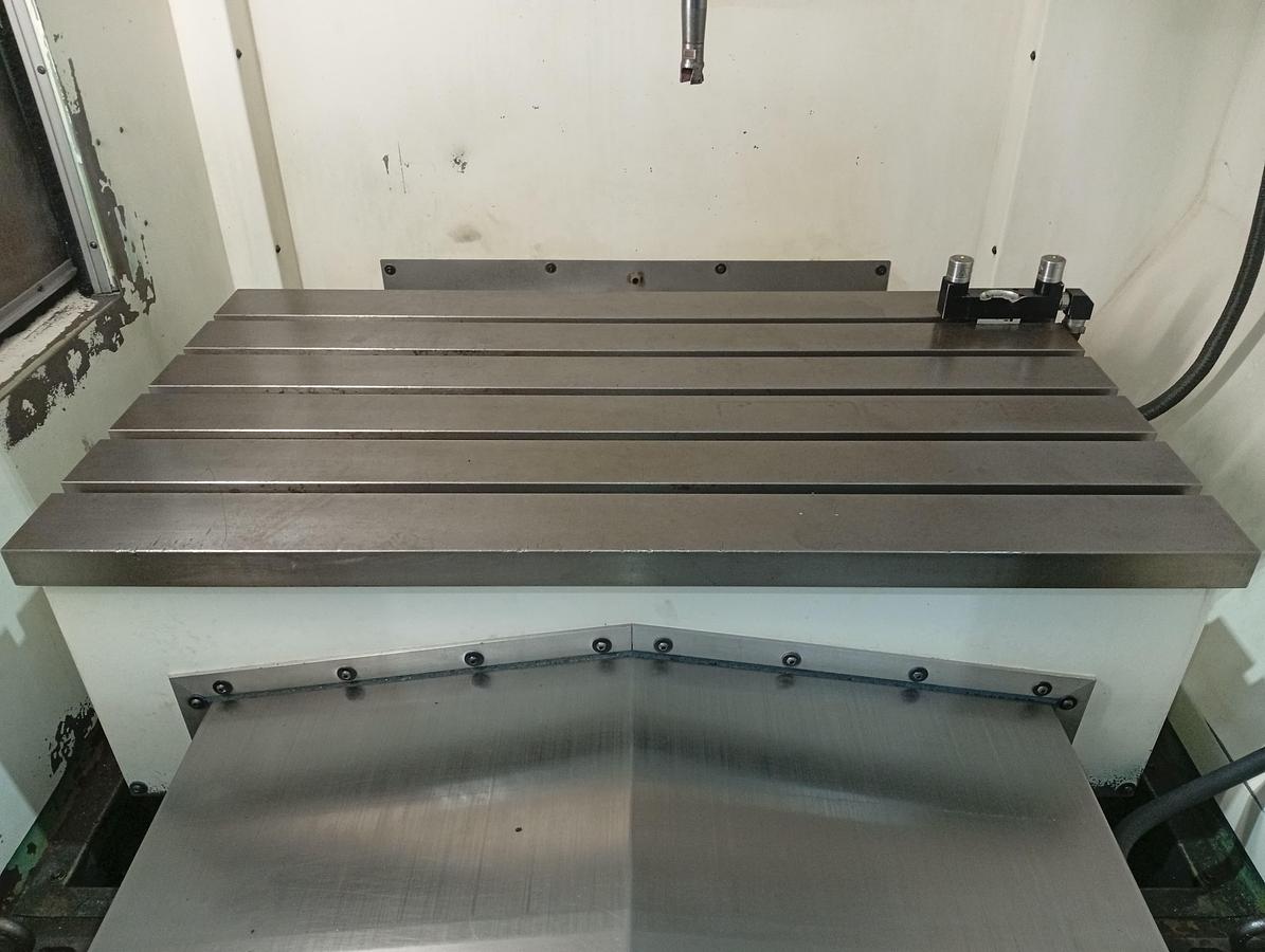 D'occasion CENTRE D'USINAGE À PORTIQUE SIMAK-VESTA, modèle SK105 SE, 2008