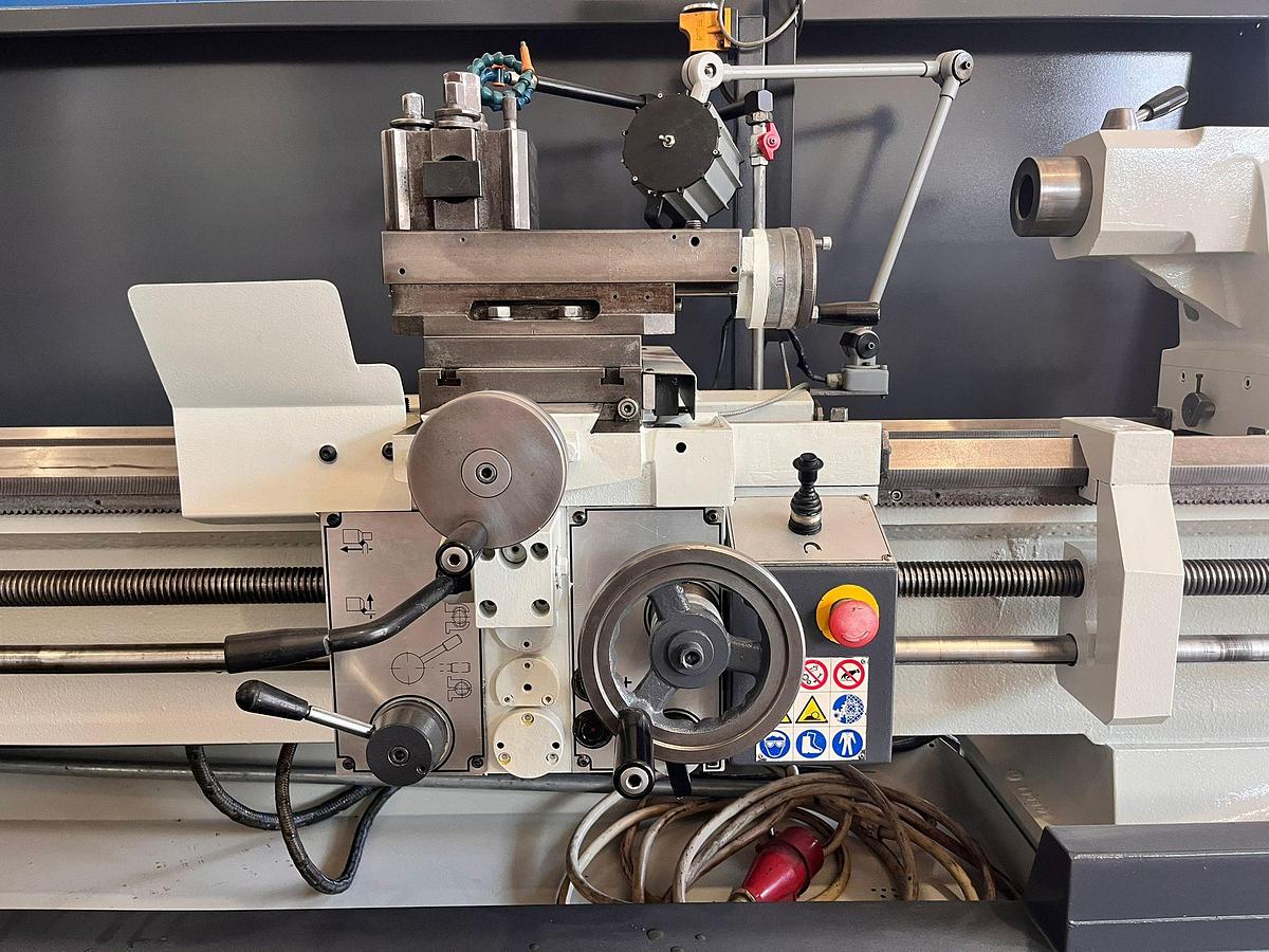 Used 2008 LATHE PARALLEL MOMAC mod.SM 260