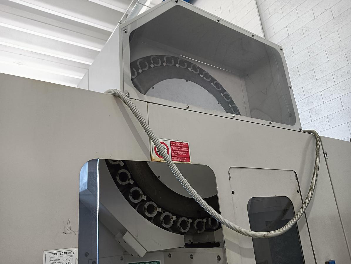 D'occasion Centre d'usinage vertical DAEWOO ACE-VC 500 ROTOPALLET 2000