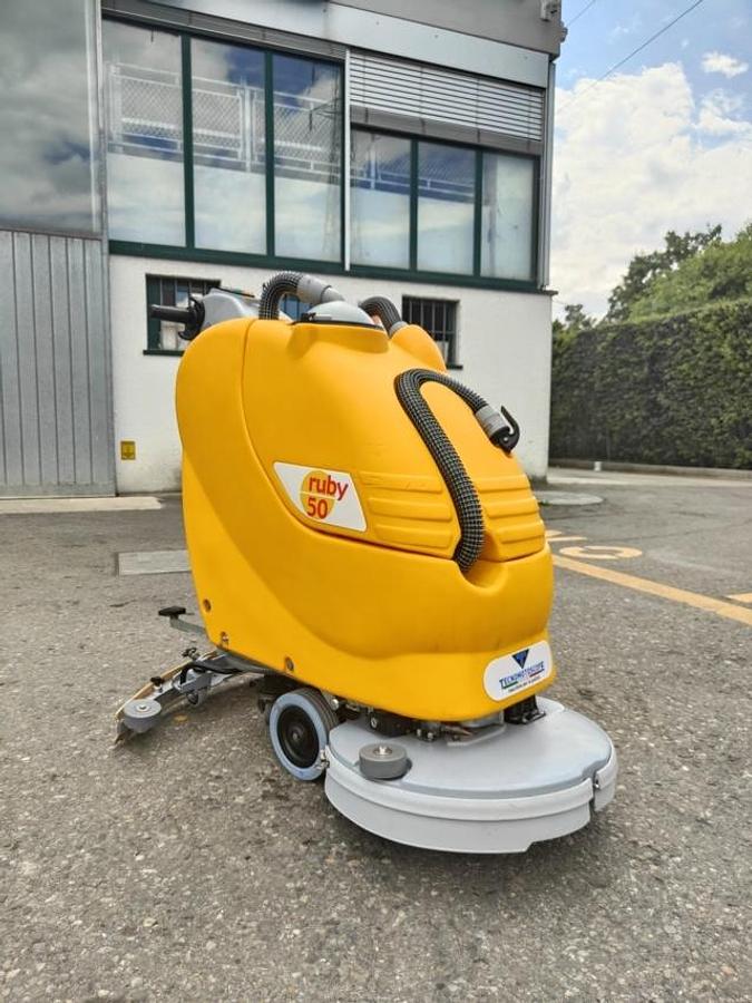 Refurbished 2014 FLOOR SCRUBBER REVIEWED RUBY 50