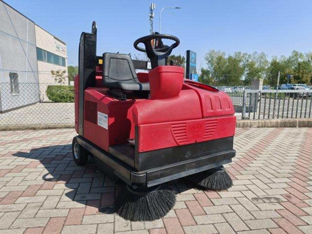 Refurbished REMANUFACTURED INDUSTRIAL SWEEPER RCM e TOP 36V