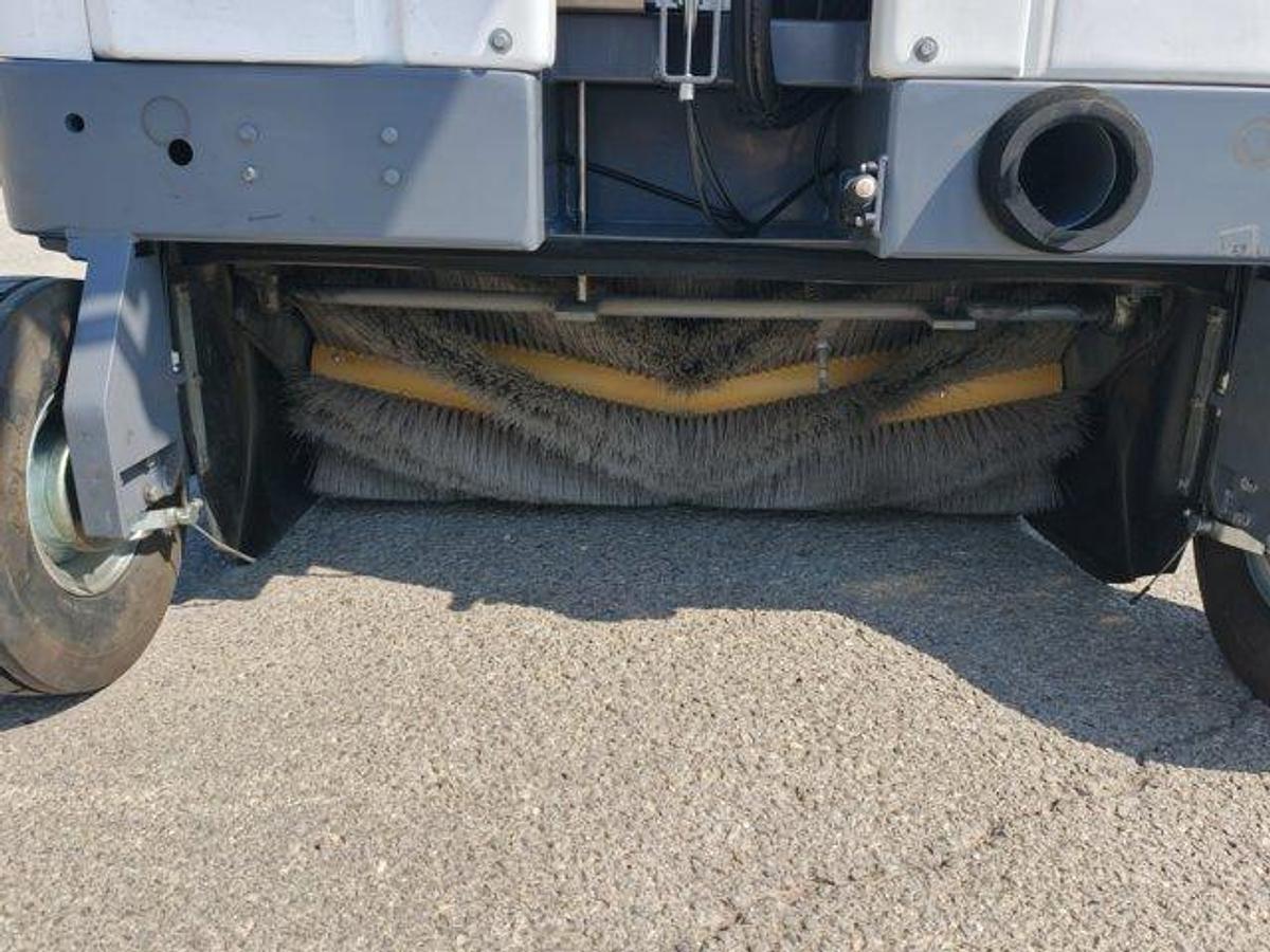 Refurbished 2022 REVISIONED INDUSTRIAL SWEEPER DULEVO 1300 EH NEXYS
