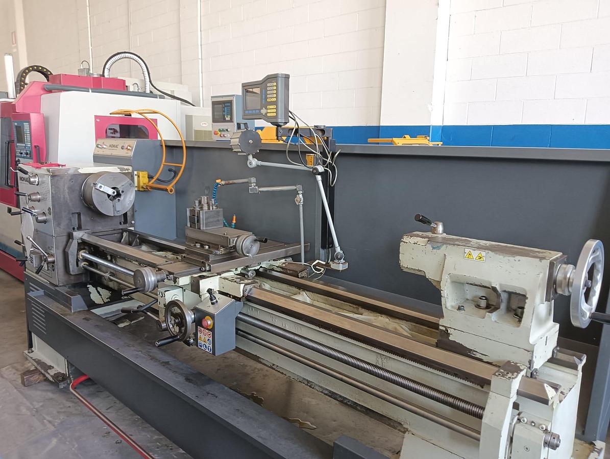 Used 2008 LATHE PARALLEL MOMAC mod.SM 260