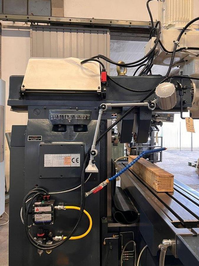 NEW TURRET MILL WITH HIGH-SPEED VERTICAL AND HORIZONTAL HEAD MODEL 250L