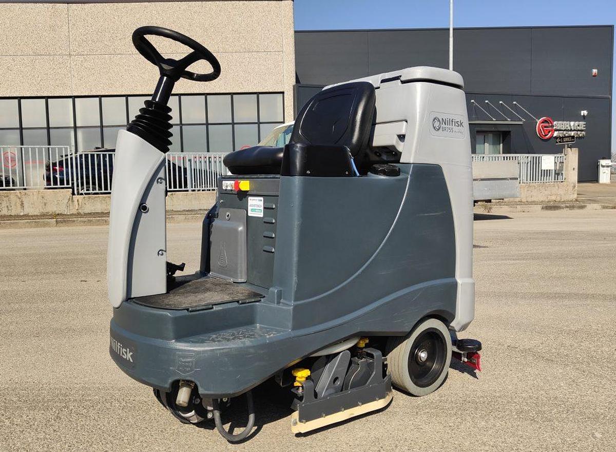 Used 2021 FLOOR SCRUBBER SWEEPER NILFISK BR 755C