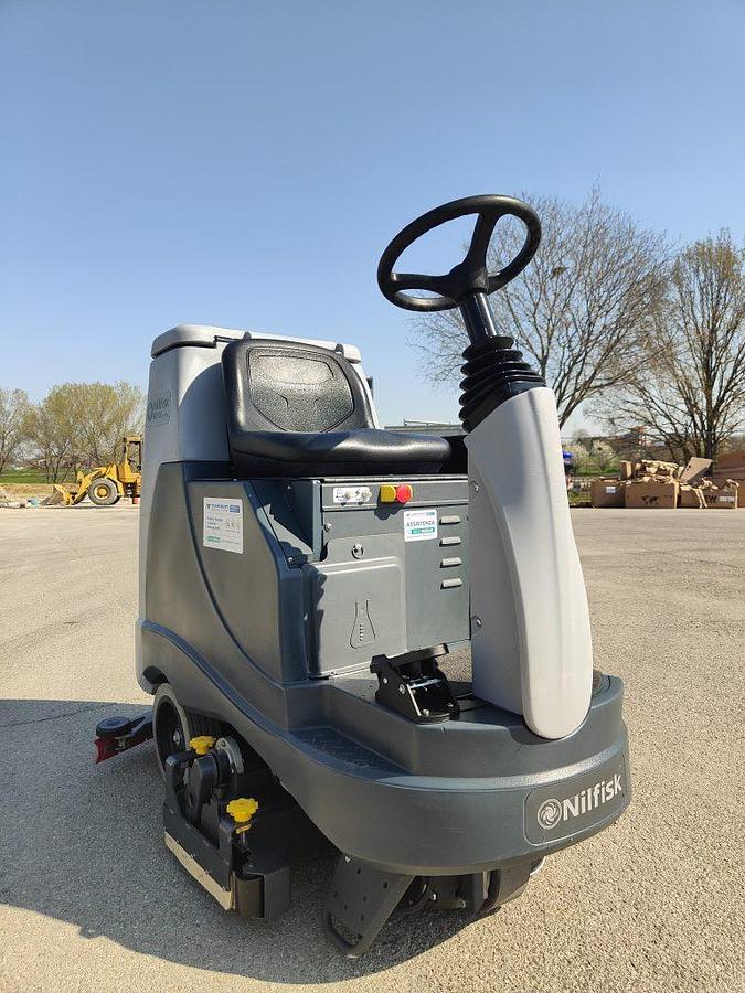Used 2021 FLOOR SCRUBBER SWEEPER NILFISK BR 755C