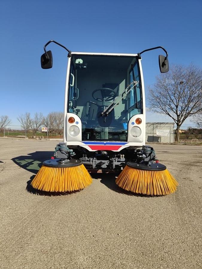 Refurbished A RECONDITIONED ROAD SWEEPING MACHINE ASPIRATOR