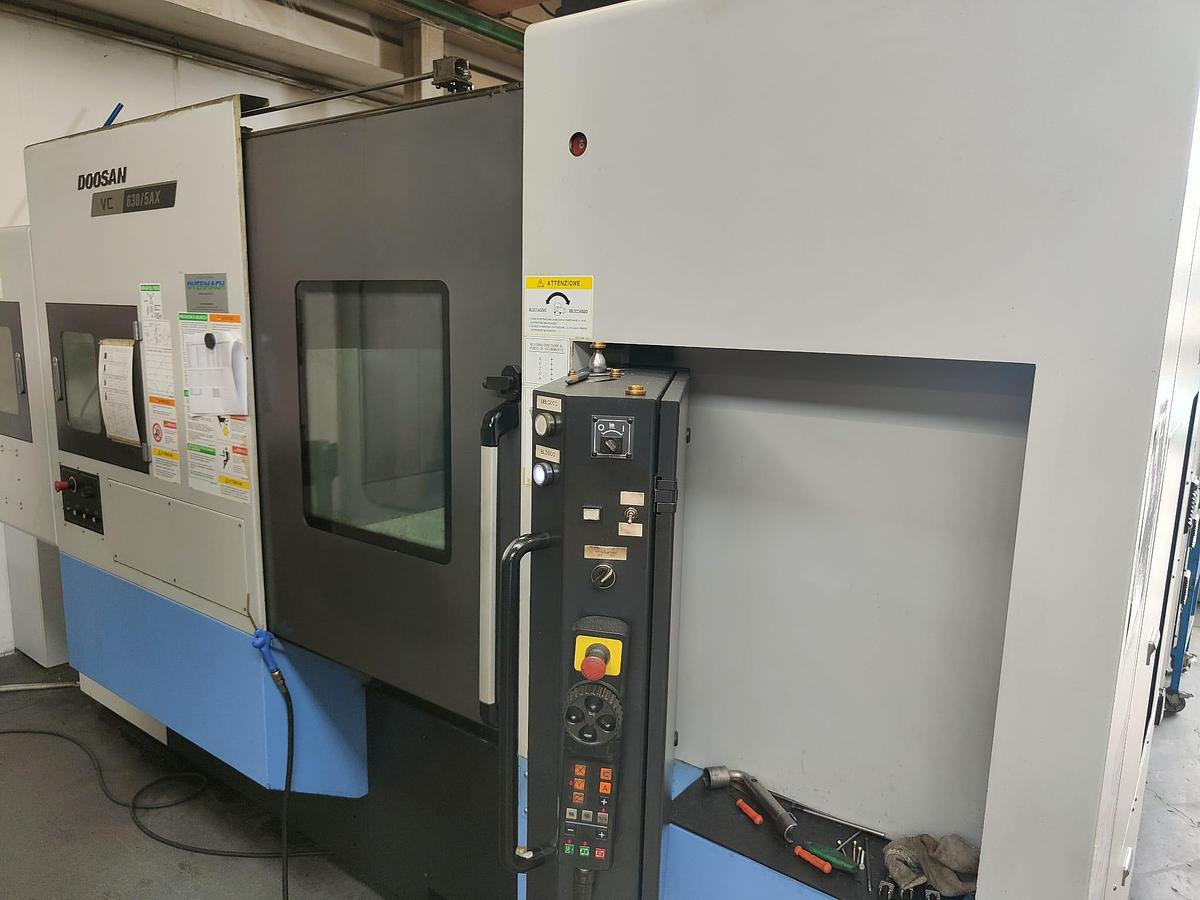 Gebraucht DOOSAN VERTICAL CENTER MOD. VC 630/5AX